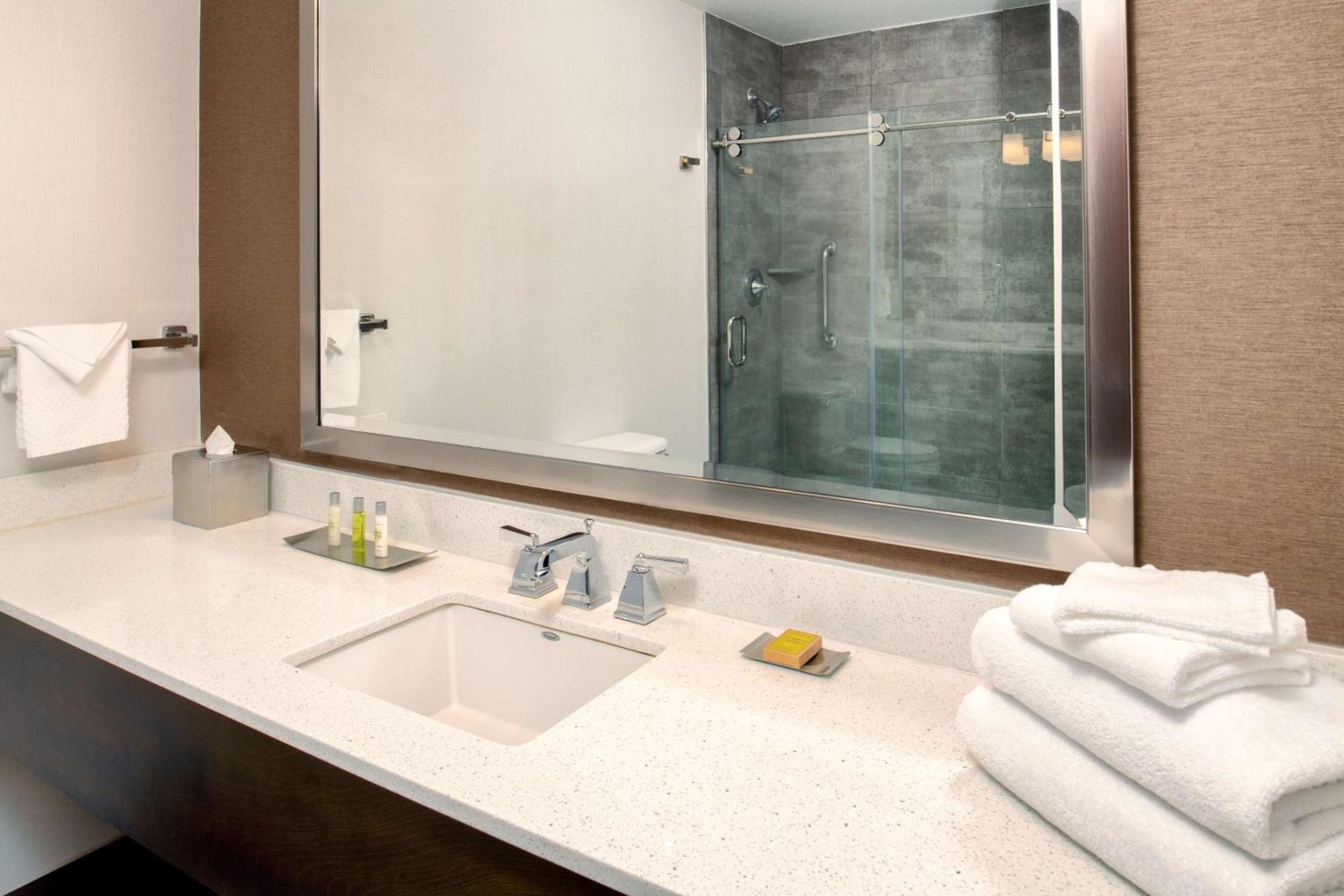 Hotel Doubletree By Hilton Olympia Exteriér fotografie